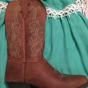 Justin sorel apache boots runs big